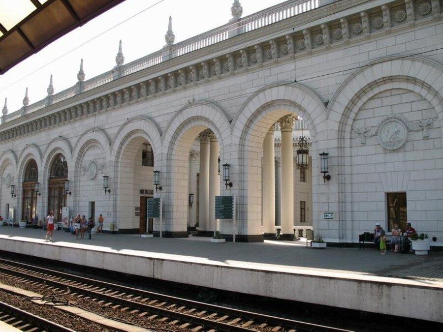 Железнодорожный вокзал Сочи 