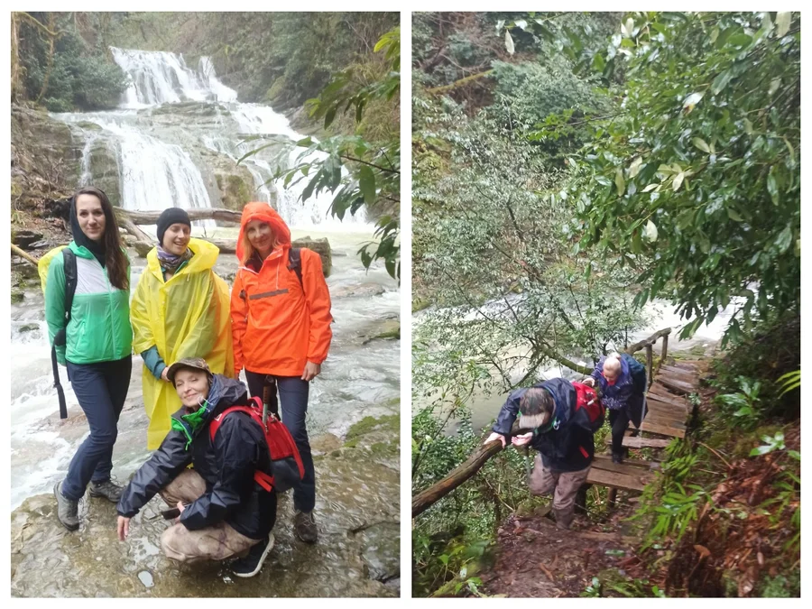 группа туристов у водопада на реке Безуменка