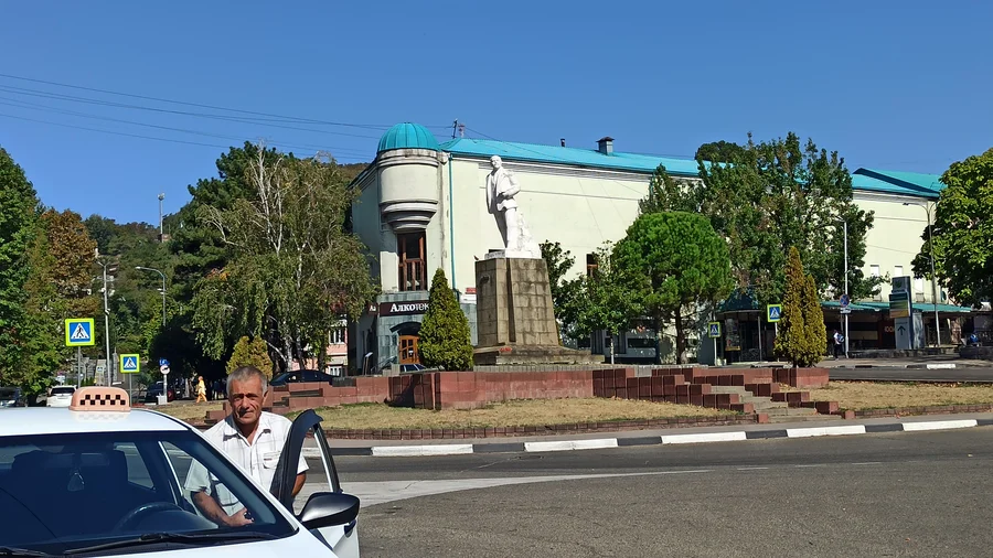 Памятник В.И. Ленину ул. Карла Маркса Туапсе 2