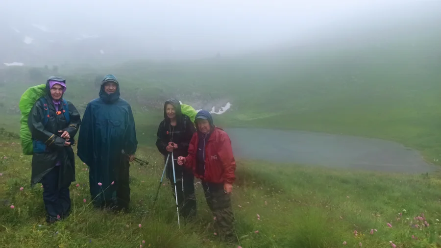 Озеро Псенодах в тумане и дожде