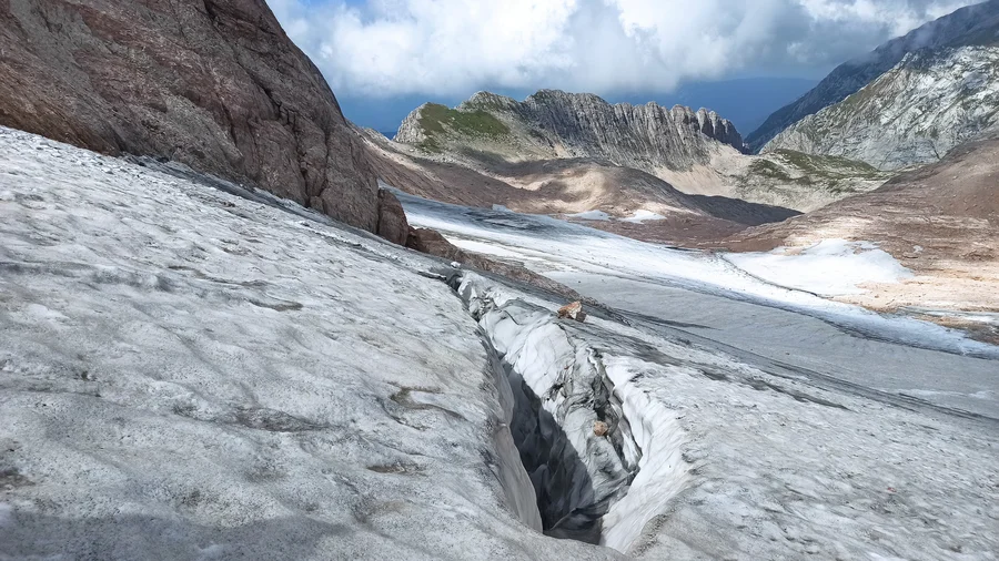 Трещина на Фиштенском леднике